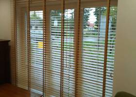Żaluzje Drewniane Lamele 50mm montowane do sufitu